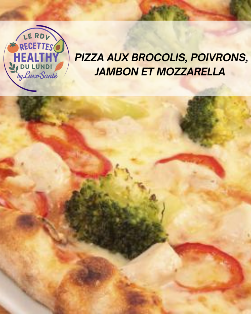 Pizza maison aux brocolis, poivrons, jambon et mozzarella, gros plan sur les fleurons de brocolis