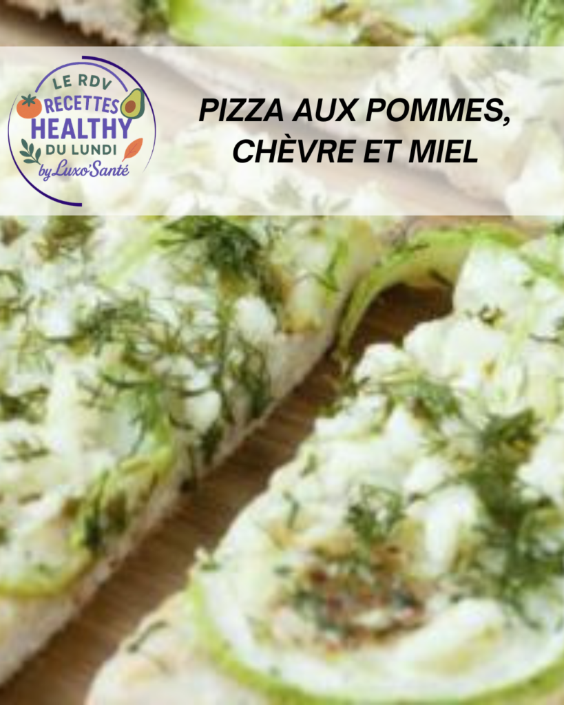 Pizza aux pommes, chèvre frais et miel, gros plan avec basilic ciselé
