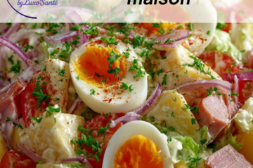 Salade piémontaise maison avec œufs mollets, jambon et légumes