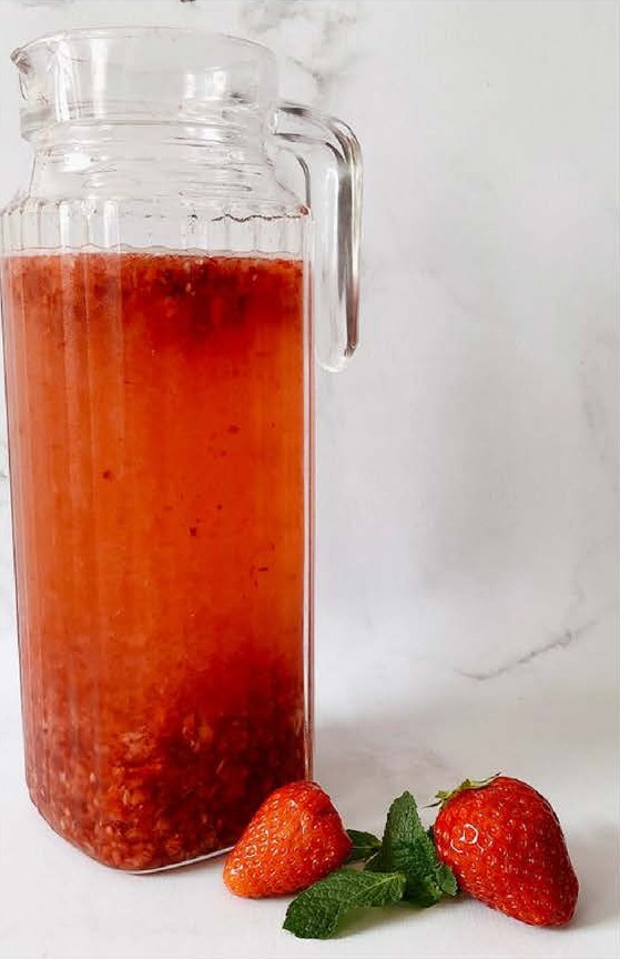 Eau aromatisée aux fruits rouges et à la mélisse