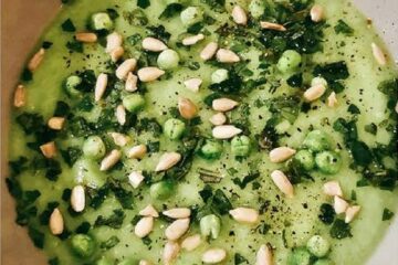 Soupe de chou-fleur aux petits pois, basilic et graines de tournesol