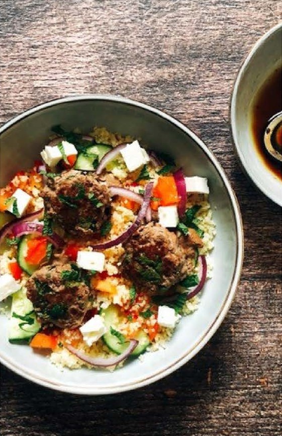 Salade crétoise et boulettes à la menthe