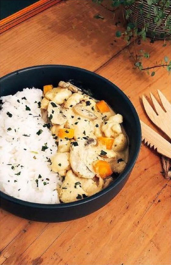 Poulet au curry, chou-fleur et lait de coco