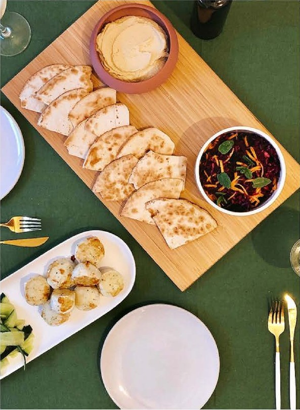 Kefta de poisson, houmous et salade de chou