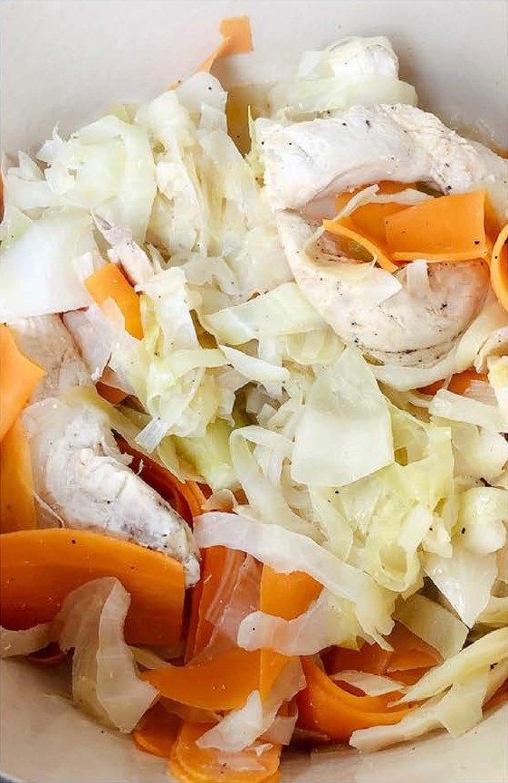 Cocotte de poulet au chou vert et aux carottes
