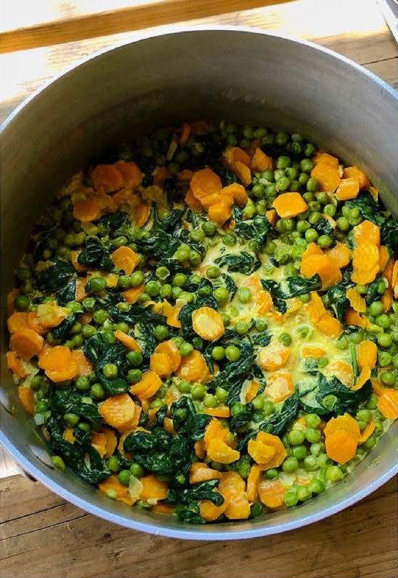 Curry de légumes aux petits pois et lait de coco