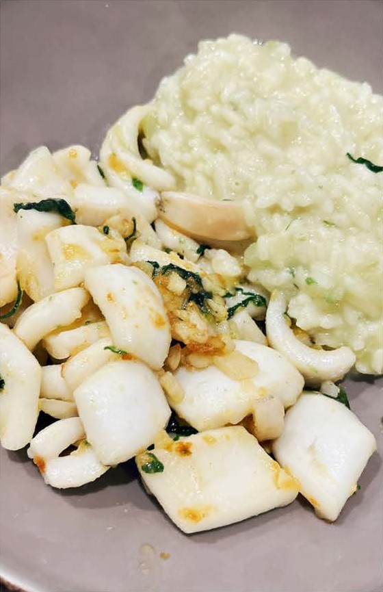 Encornets poêlés et risotto au fenouil