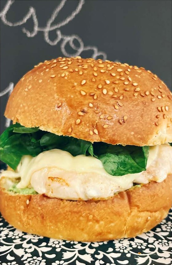 Burger de poulet au paprika et à l’avocat